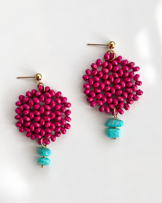 Pendientes Fresia fucsia con piezas turquesa colgantes