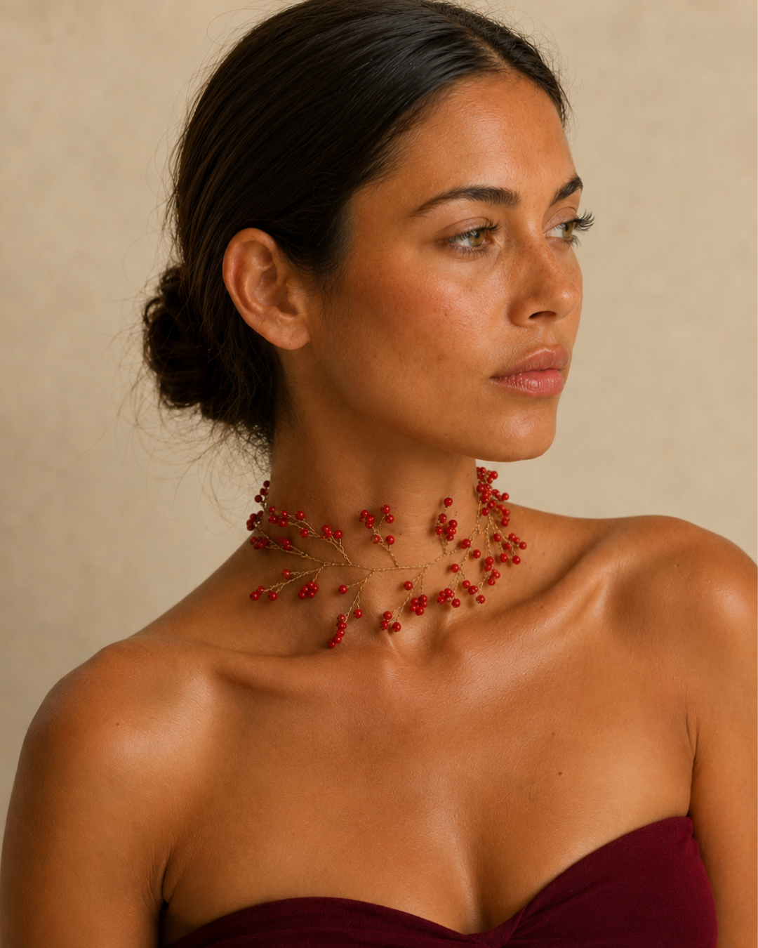 Detalle del Choker Amapola sobre fondo claro