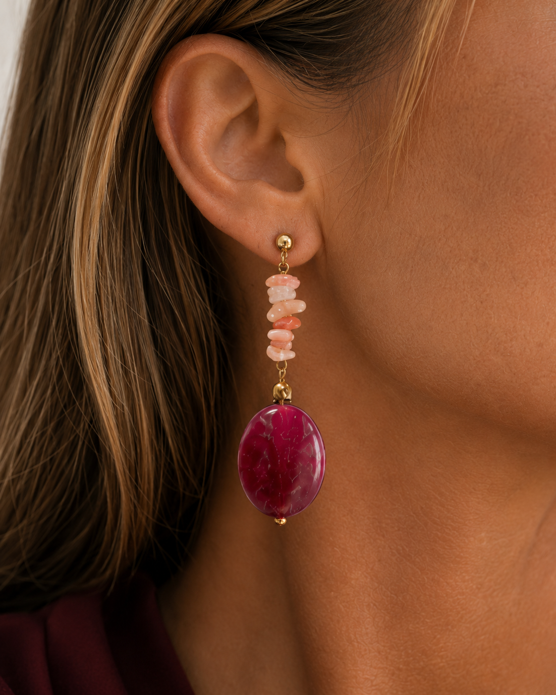 Pendientes rosas y burdeos de invitada, artesanales y ligeros, modelo Reia de Hanalima