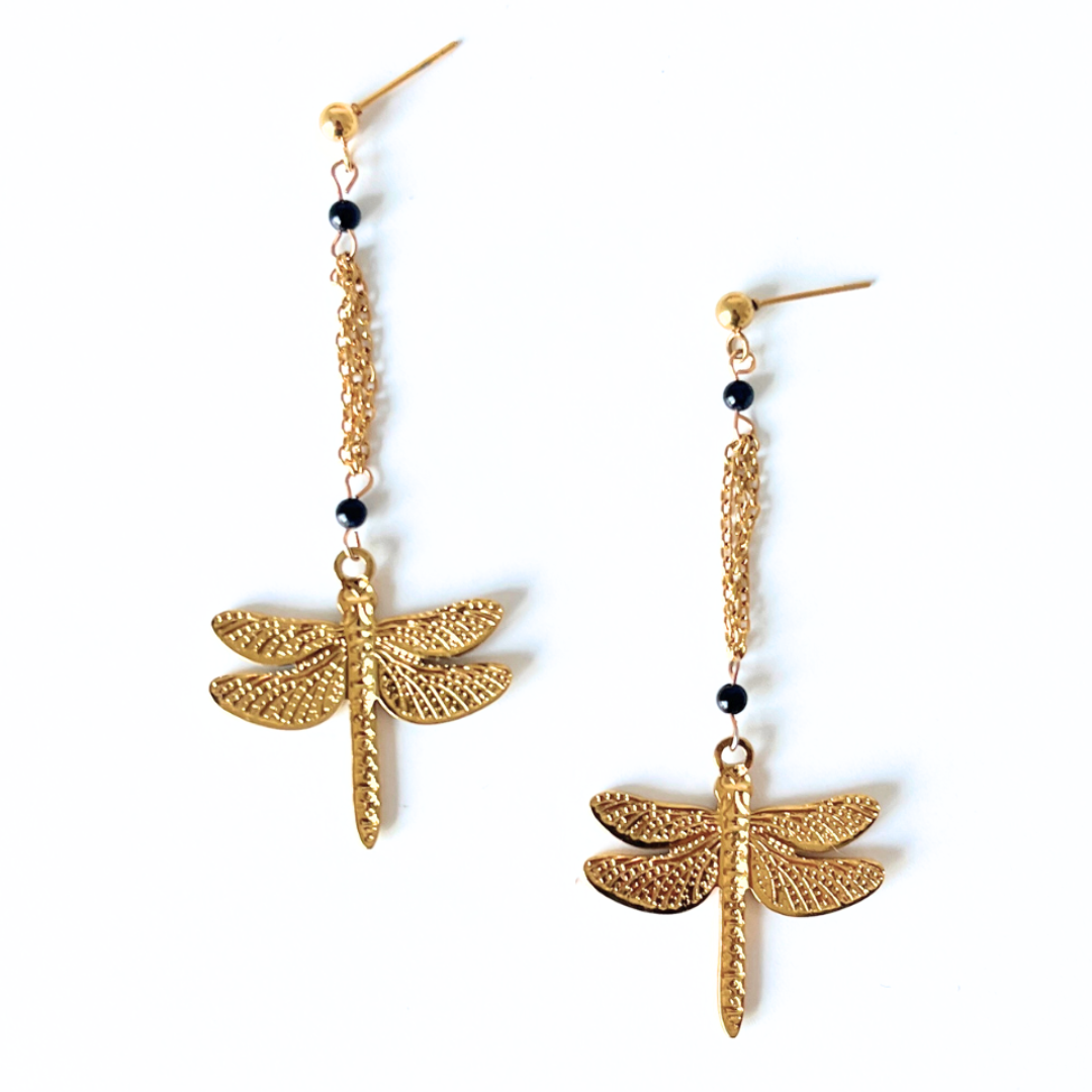 Pendientes Camila largos dorados con libélula elegantes y artesanos Hanalima