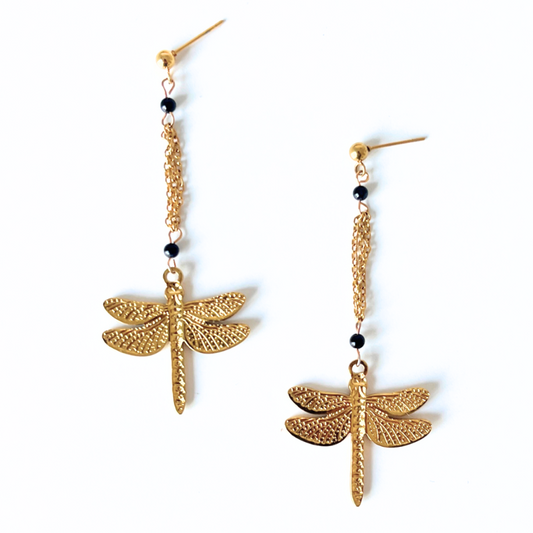 Pendientes Camila largos dorados con libélula elegantes y artesanos Hanalima