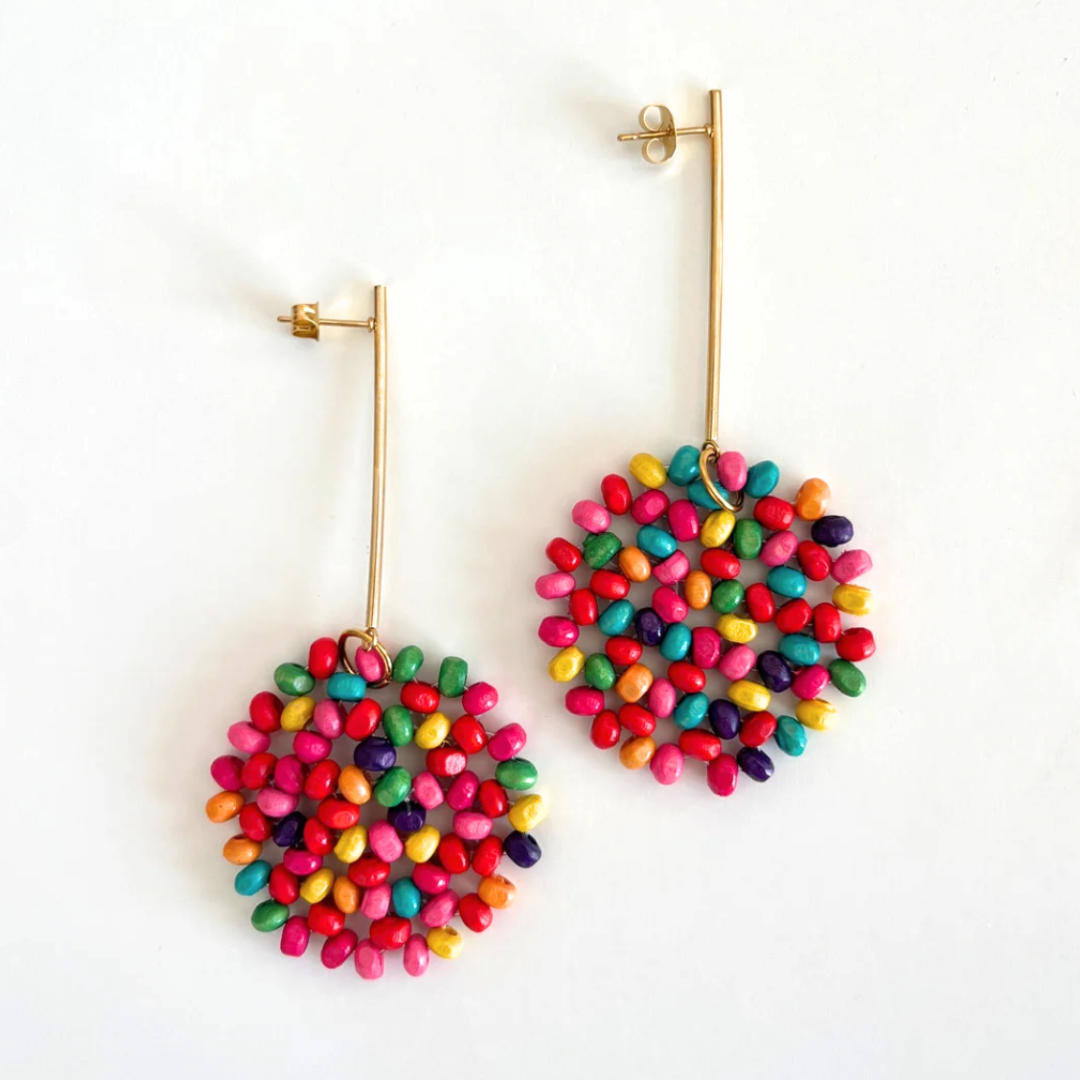 pendientes largos dorados invitada boda colores